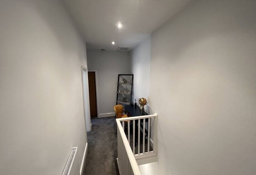 레지던스 Luxury 2 Bed Apartment Great Location