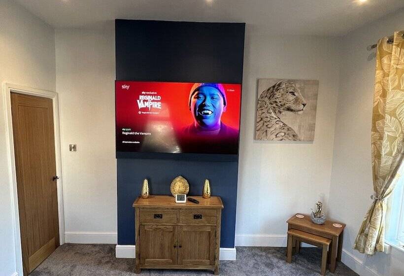 레지던스 Luxury 2 Bed Apartment Great Location