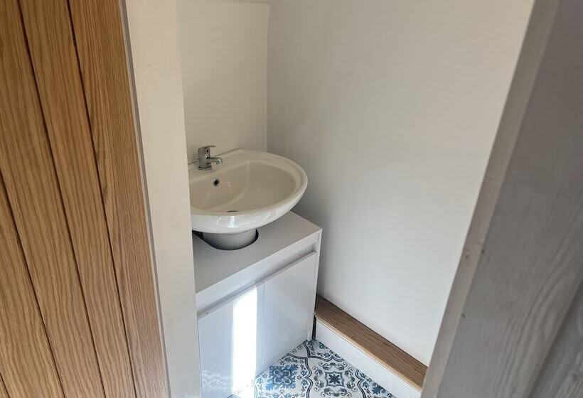 레지던스 Luxury 2 Bed Apartment Great Location