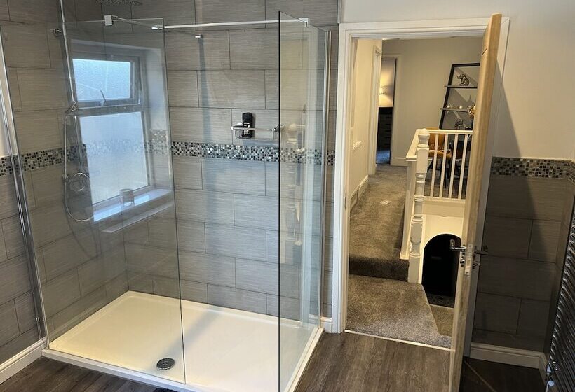 레지던스 Luxury 2 Bed Apartment Great Location