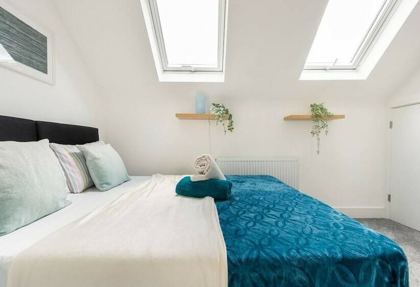 דירת נופש Modern Apartment, Castle View Rochester, England