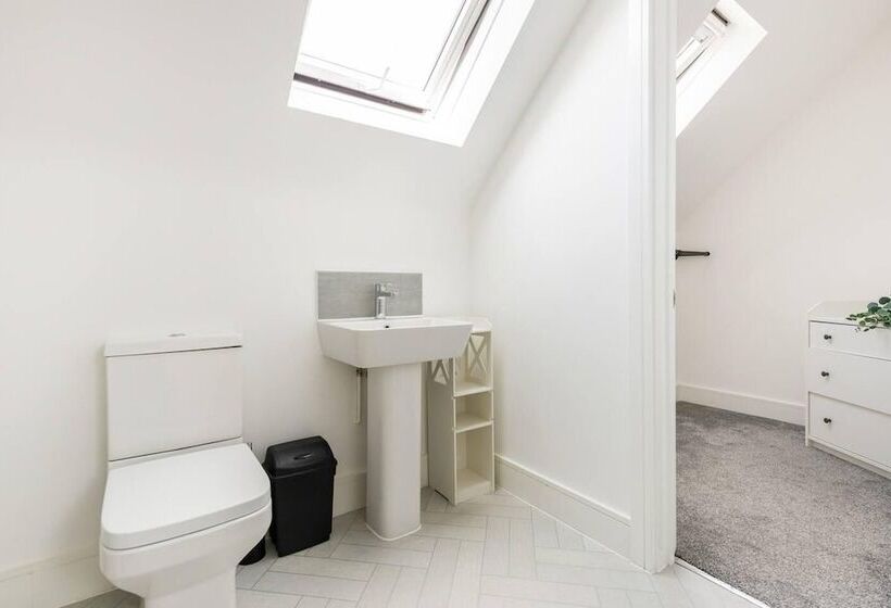 דירת נופש Modern Apartment, Castle View Rochester, England