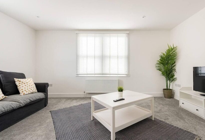 דירת נופש Modern Apartment, Castle View Rochester, England