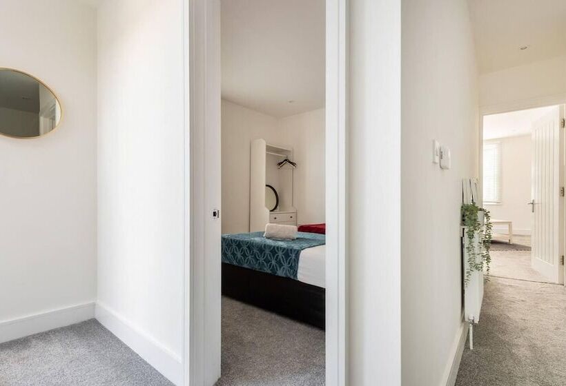 דירת נופש Modern Apartment, Castle View Rochester, England