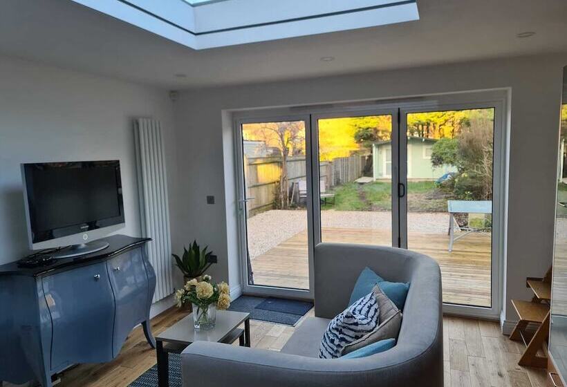 レジデンス Newly Refurbished 4 Bed House In Bournemouth