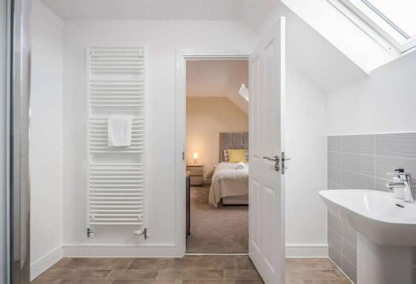 דירת נופש Tms Cheerful 5bdr House! Thurrock! Free Parking!