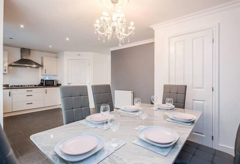 דירת נופש Tms Cheerful 5bdr House! Thurrock! Free Parking!