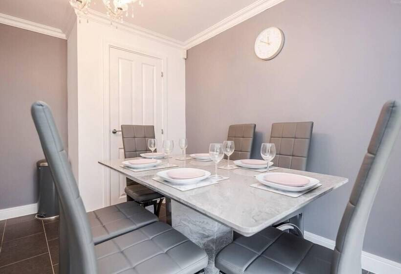 דירת נופש Tms Cheerful 5bdr House! Thurrock! Free Parking!