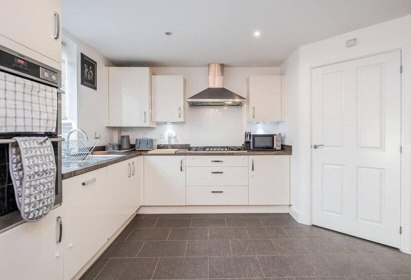 דירת נופש Tms Cheerful 5bdr House! Thurrock! Free Parking!