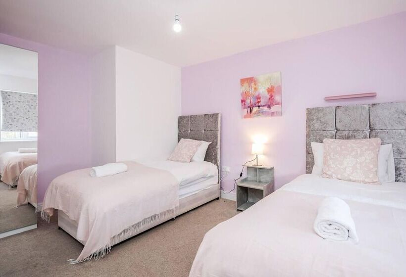 דירת נופש Tms Cheerful 5bdr House! Thurrock! Free Parking!