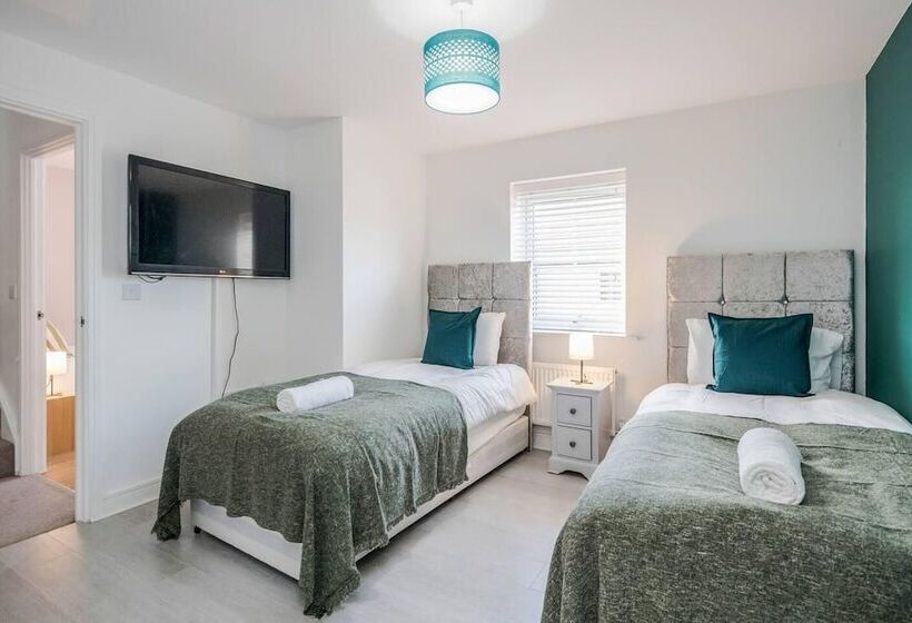 דירת נופש Tms Cheerful 5bdr House! Thurrock! Free Parking!