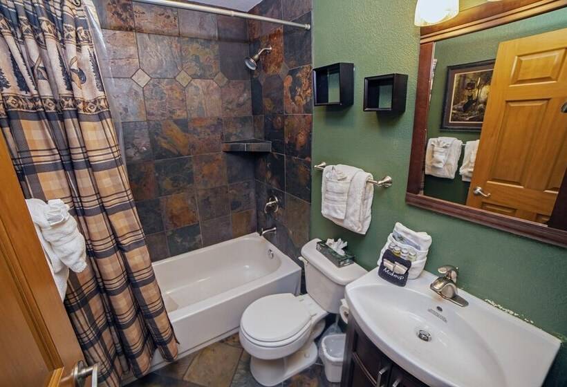 Rocky Mountain Retreat 1a  4 Bedroom/3 Bath With Personal Hot Tub Offers Panoramic Mountain Views 4