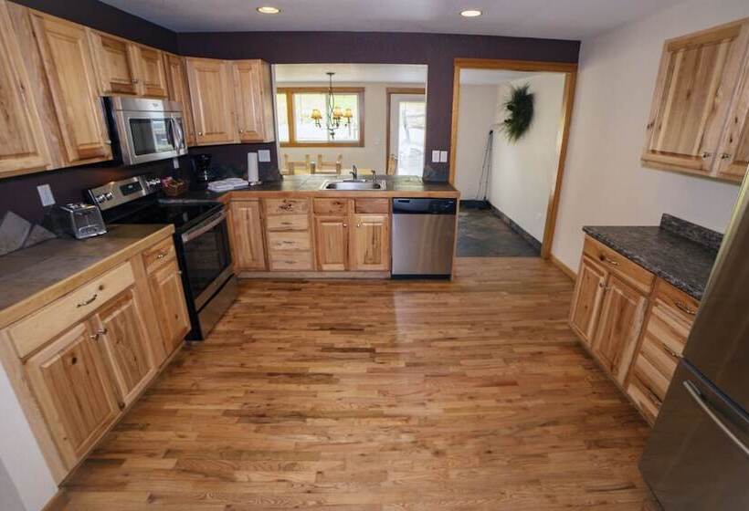 Rocky Mountain Retreat 1a  4 Bedroom/3 Bath With Personal Hot Tub Offers Panoramic Mountain Views 4