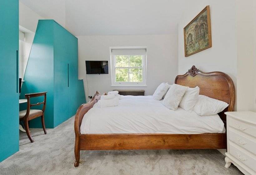 Spacious Family House With Garden Near Battersea Park By Underthedoormat