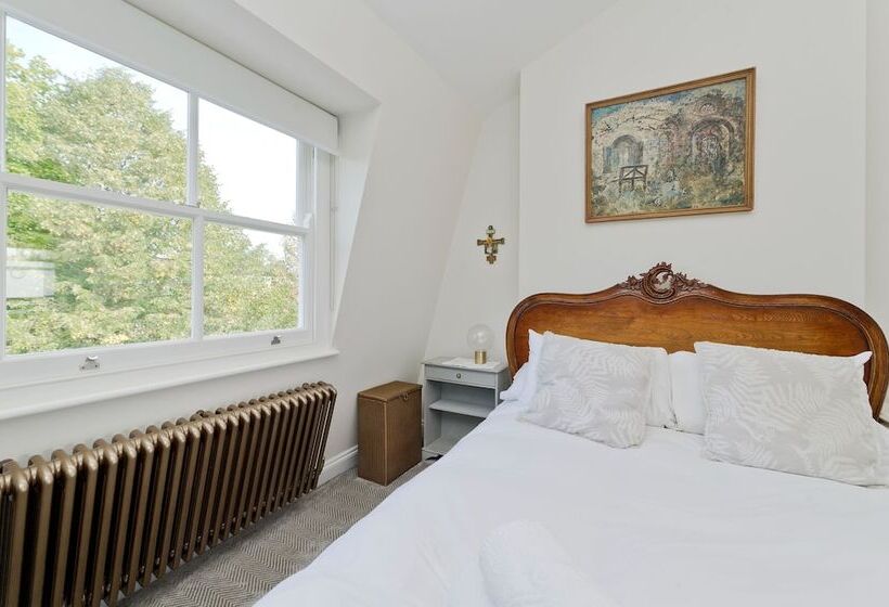 Spacious Family House With Garden Near Battersea Park By Underthedoormat