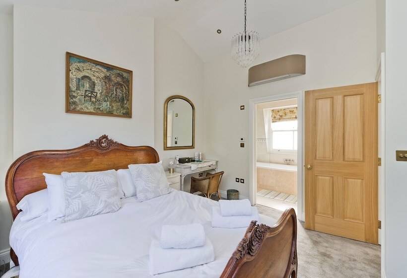 Spacious Family House With Garden Near Battersea Park By Underthedoormat