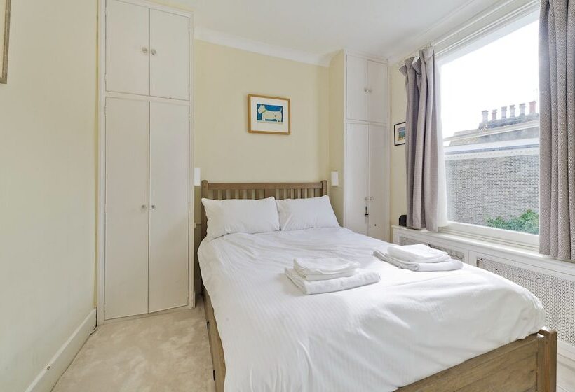 Spacious Family House With Garden Near Battersea Park By Underthedoormat