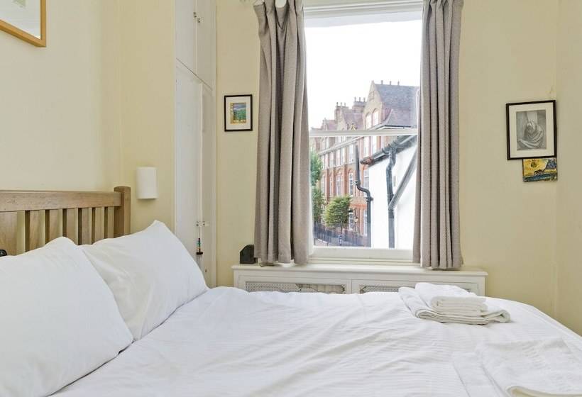 Spacious Family House With Garden Near Battersea Park By Underthedoormat