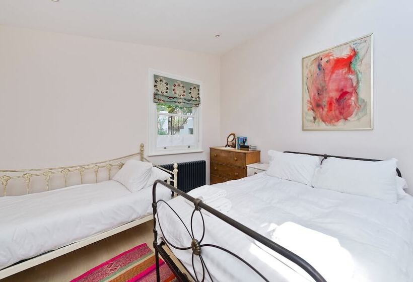 Spacious Family House With Garden Near Battersea Park By Underthedoormat