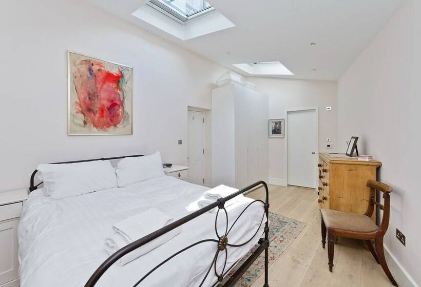 Spacious Family House With Garden Near Battersea Park By Underthedoormat