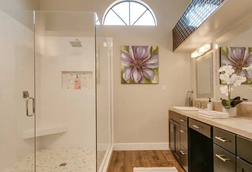 Spectacular Hilltop Home W/resort Like Backyard!