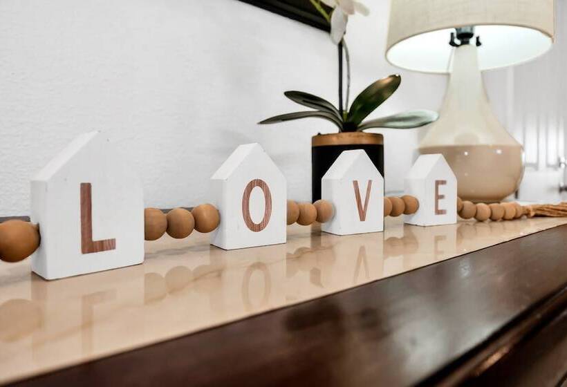 Stunning Villa With Themed Room S And Game Room, Right Across From The Club House #7sl9003