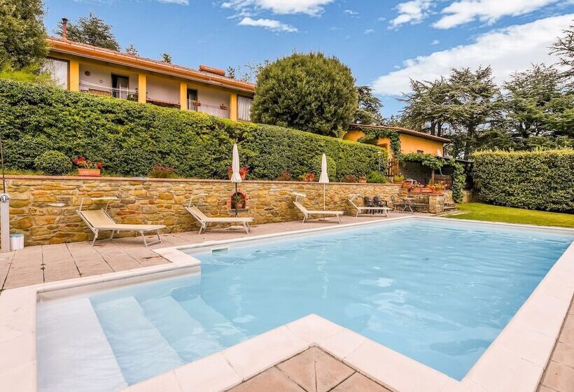Tasteful Cottage In Cortona With Swimming Pool