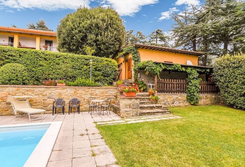Tasteful Cottage In Cortona With Swimming Pool