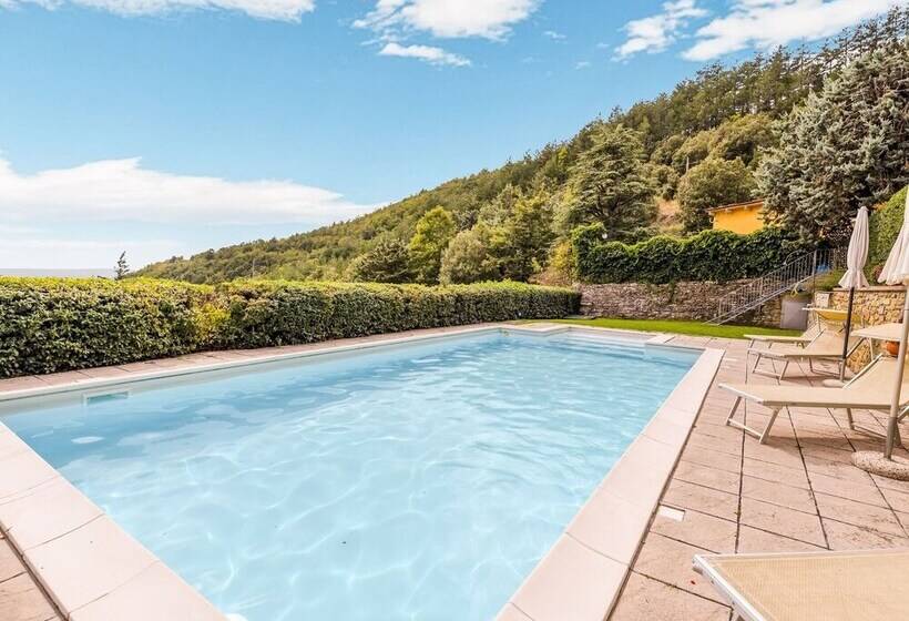 Tasteful Cottage In Cortona With Swimming Pool