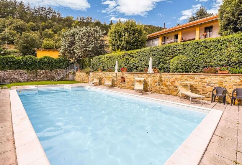 Tasteful Cottage In Cortona With Swimming Pool