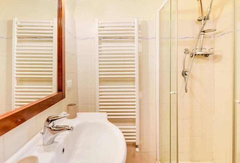 Tasteful Cottage In Cortona With Swimming Pool