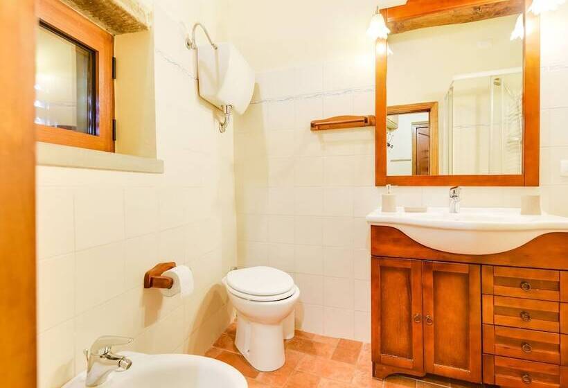 Tasteful Cottage In Cortona With Swimming Pool