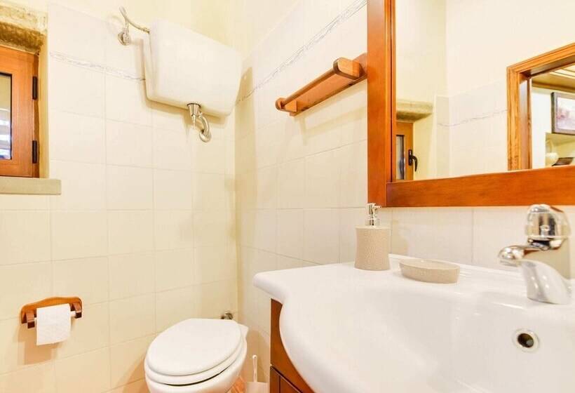 Tasteful Cottage In Cortona With Swimming Pool