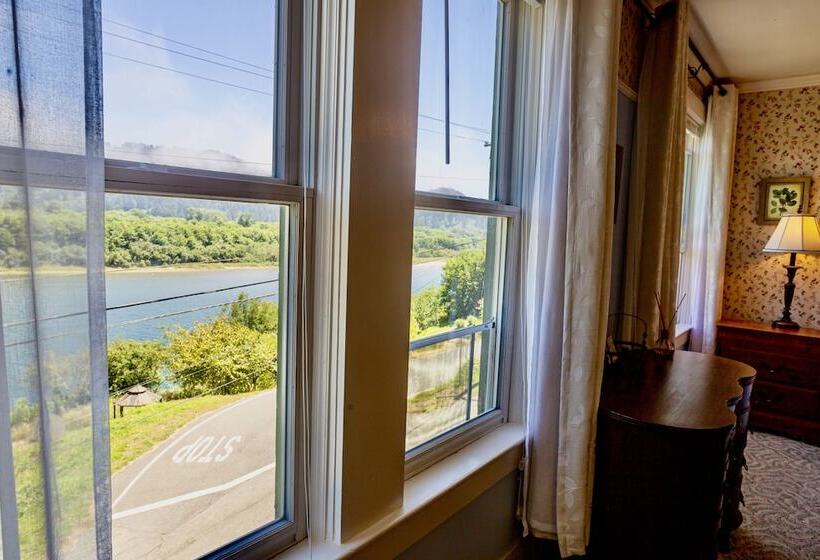 The Historic Requa Inn