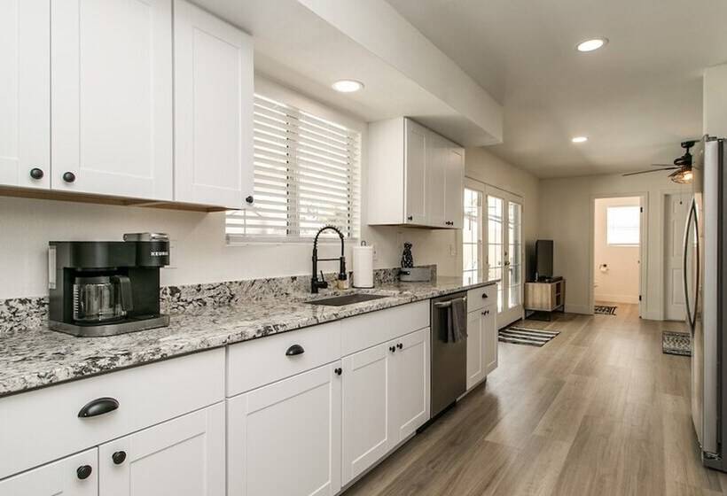 Upgraded 4 Bdrm Beautiful Home W/pool!