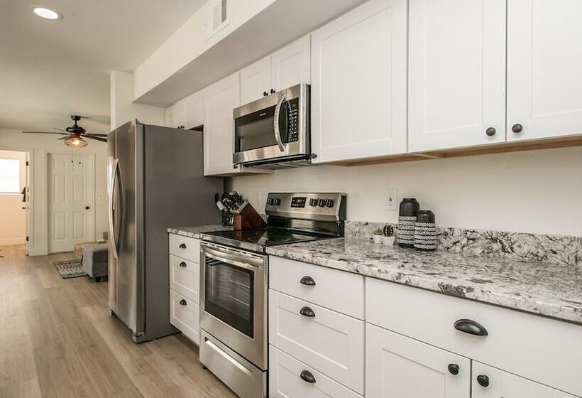 Upgraded 4 Bdrm Beautiful Home W/pool!