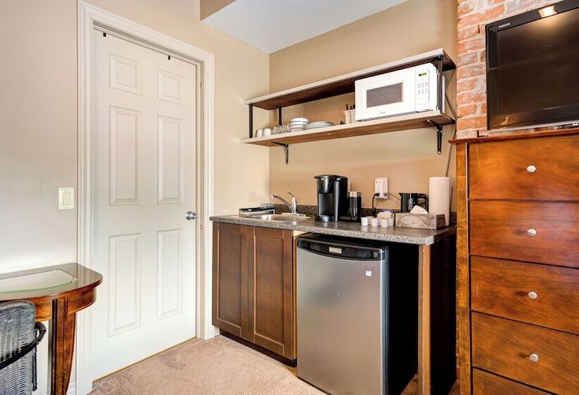 Wellington Inn By Hoco Hotels Collection