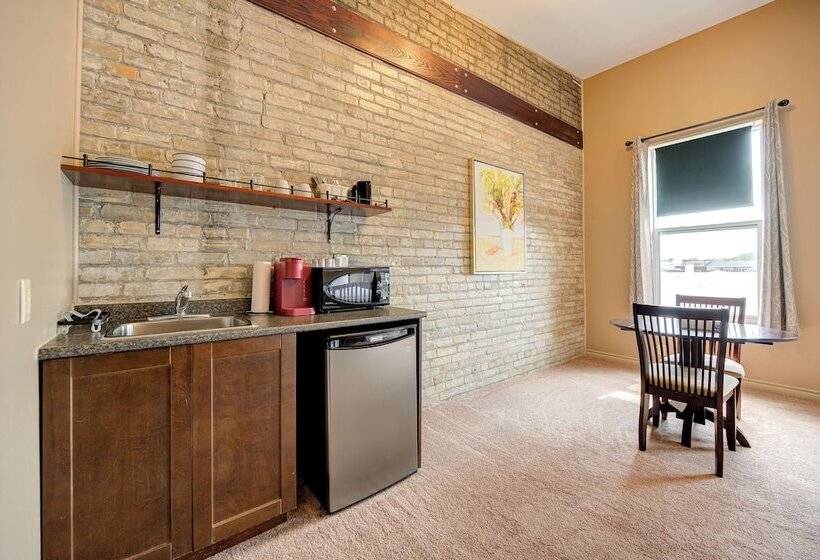 Wellington Inn By Hoco Hotels Collection