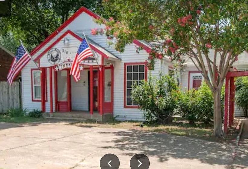 Wild Wild West Backpackers Hostel