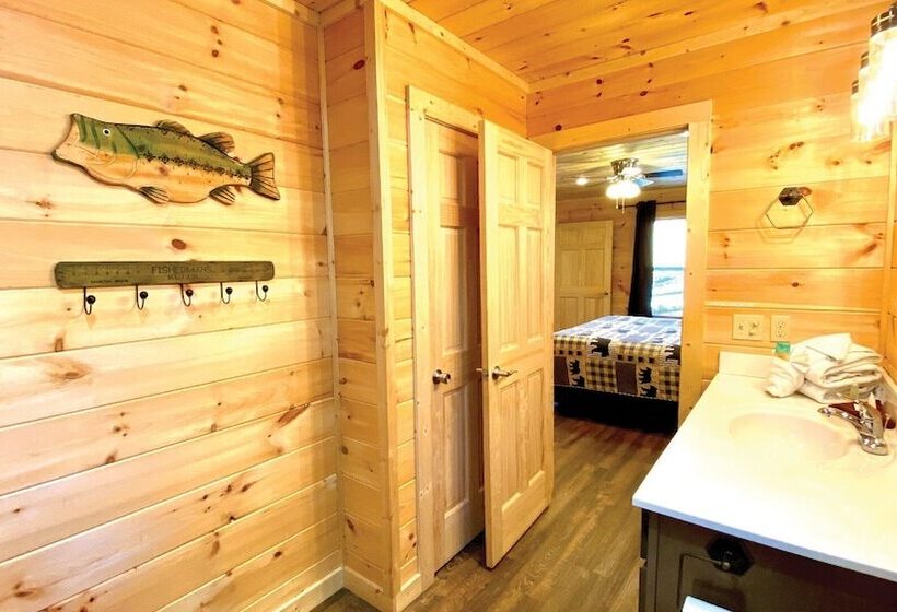 A Creekside On The Bluff