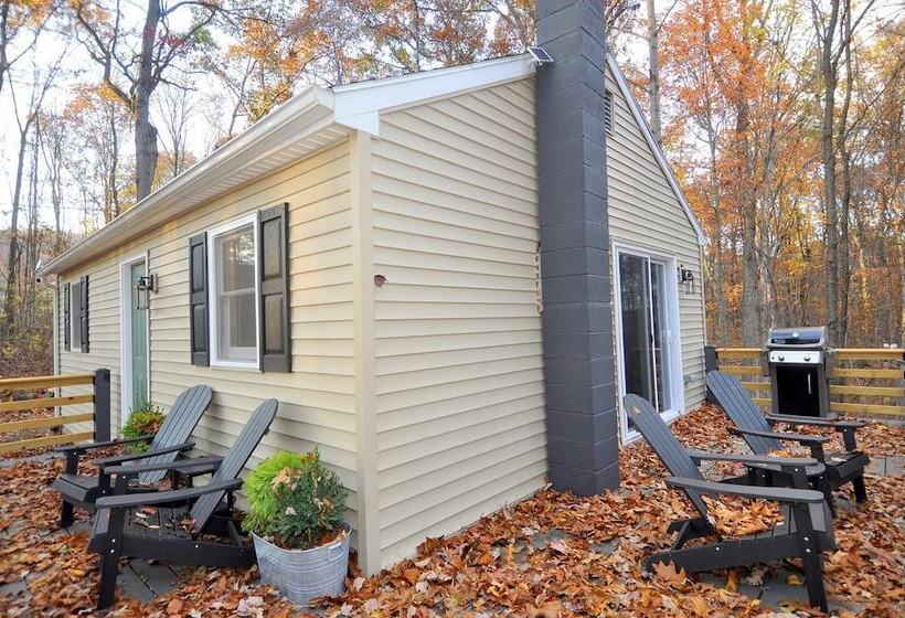 A Humble Abode   A Modern Woodsy Retreat