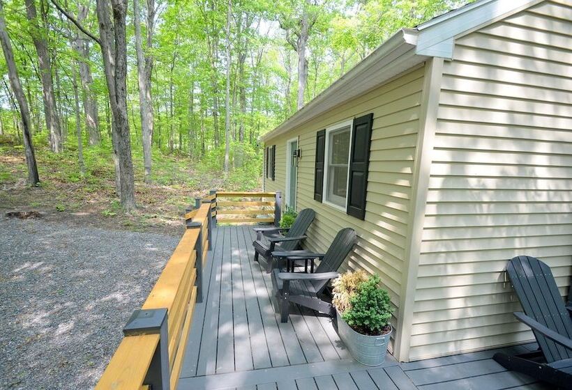 A Humble Abode   A Modern Woodsy Retreat