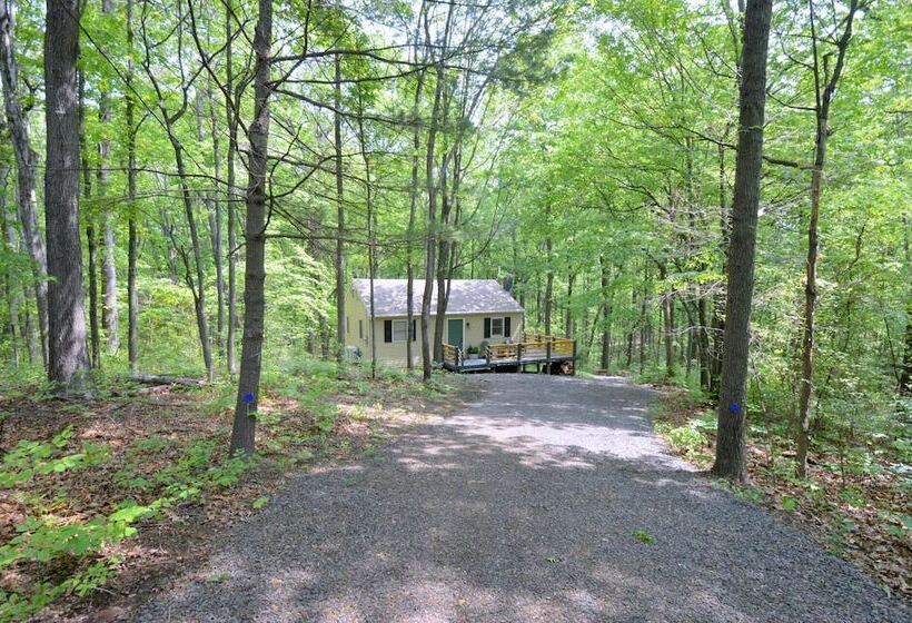 A Humble Abode   A Modern Woodsy Retreat