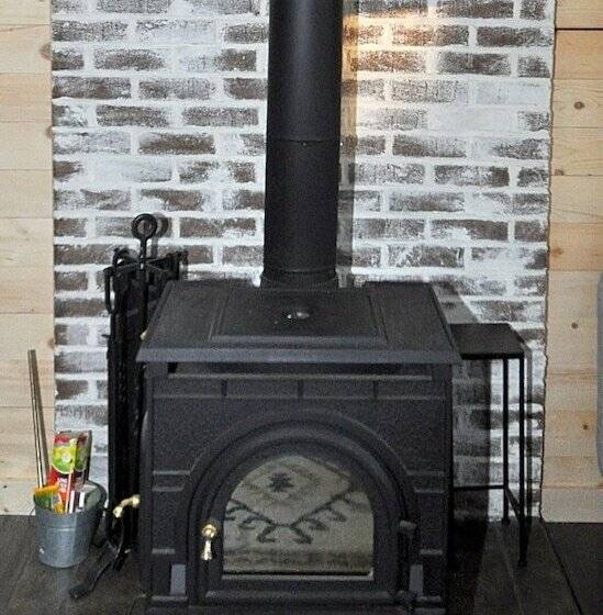 A Humble Abode   A Modern Woodsy Retreat