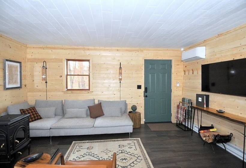 A Humble Abode   A Modern Woodsy Retreat