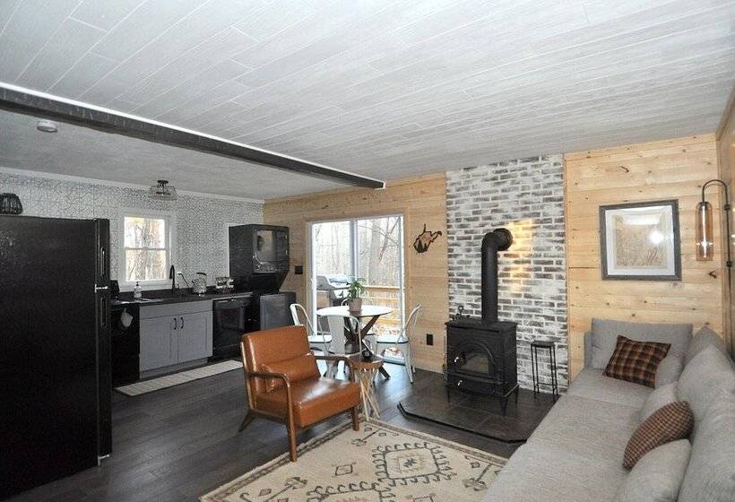 A Humble Abode   A Modern Woodsy Retreat