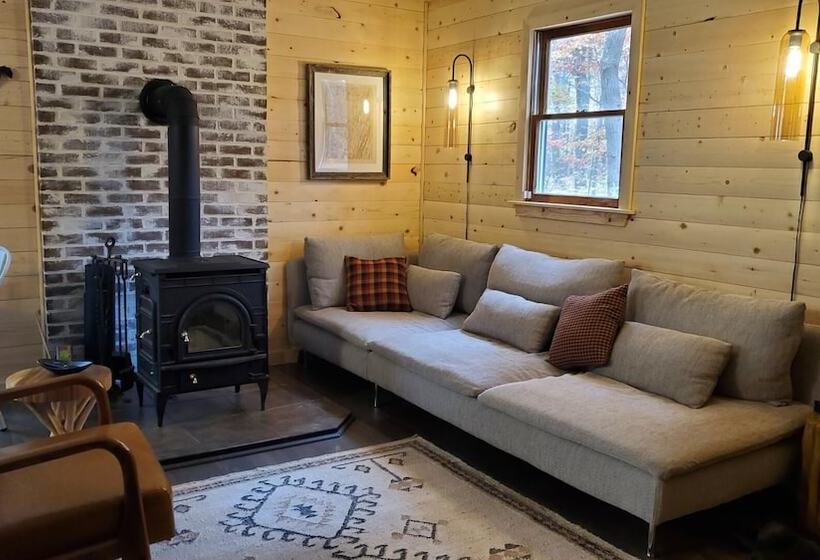 A Humble Abode   A Modern Woodsy Retreat