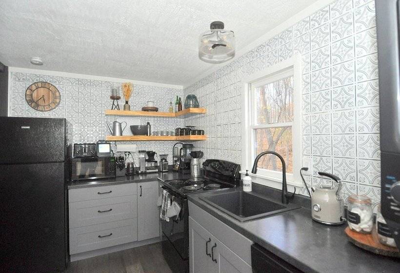 A Humble Abode   A Modern Woodsy Retreat