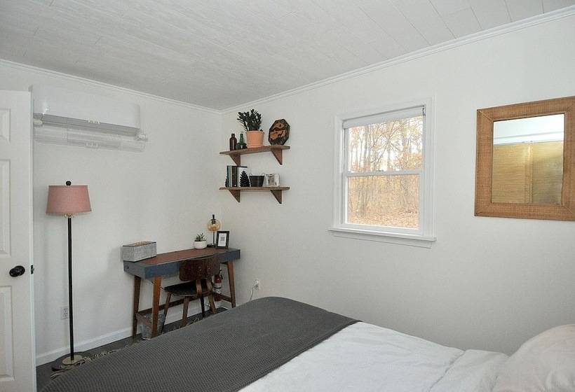 A Humble Abode   A Modern Woodsy Retreat