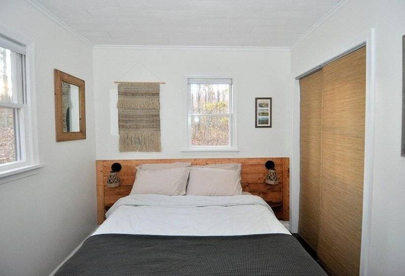 A Humble Abode   A Modern Woodsy Retreat